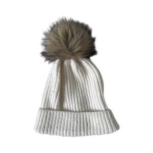 Abercrombie & Fitch White Knit Beanie with Faux Fur Pom-Pom